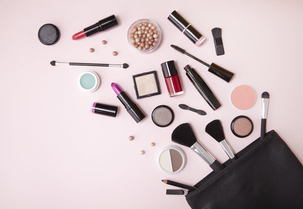 Beauty Essentials You Need in Your Bag